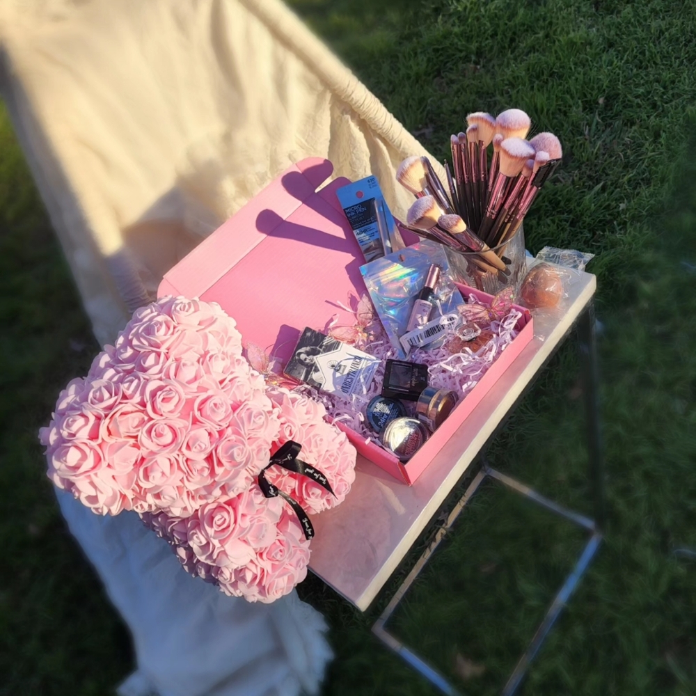 Gift Box 💖 - Picture 3 of 3